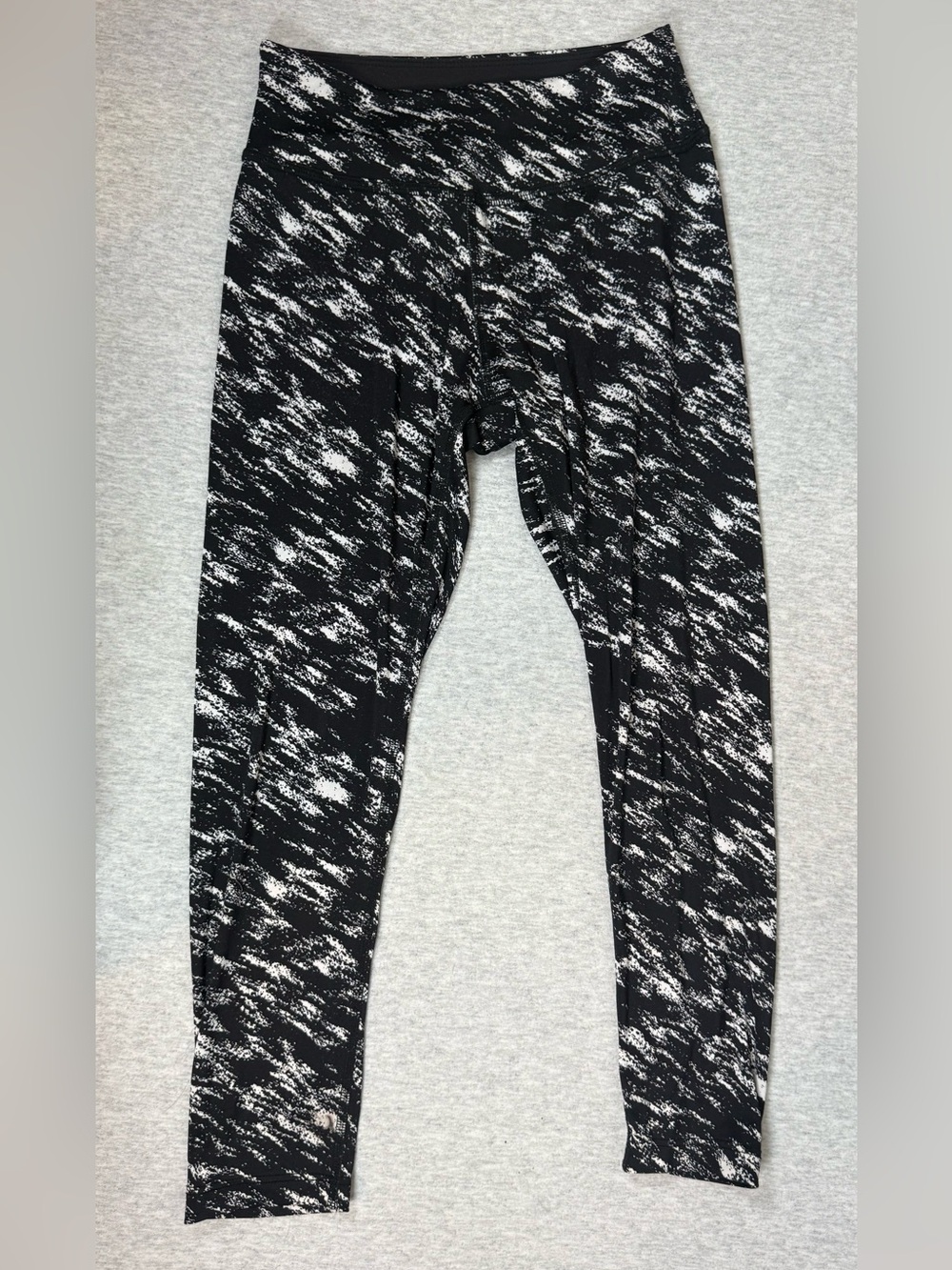Beyond Yoga High-Waisted Cropped Abstract Print Leggings Black/White - Size S